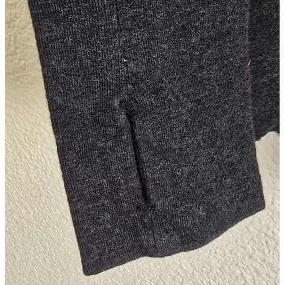 Lululemon Open Your Heart Reversible Top Gray Striped Thumb Holes Est. Size 8 - Picture 3 of 10